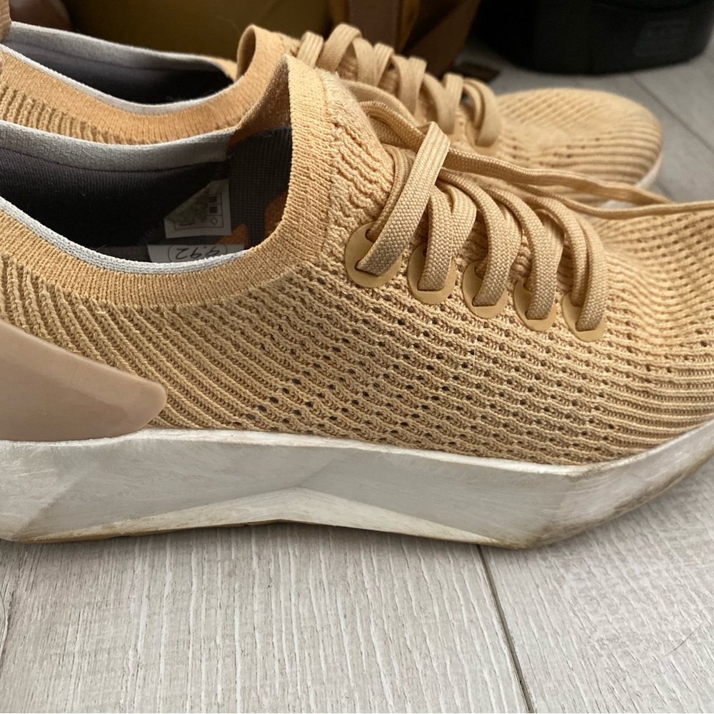 Allbirds women’s tree flyers luxe beige blizzard sole